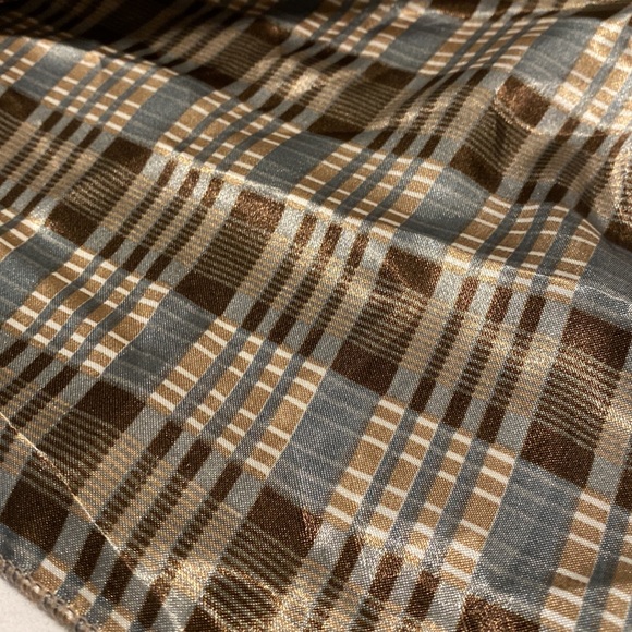 Light Fabric Plaid Pattern Scarf with Clip and Flower - Picture 5 of 5